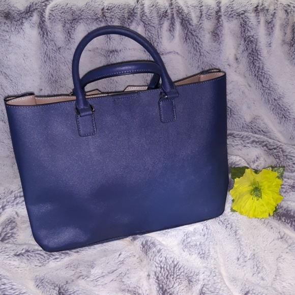 💥**SOLD**💥Navy blue purse - Picture 2 of 8